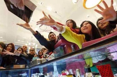 最终幻想3D操逼中国人依然爱赴日旅游 消费已由爆买转向网购